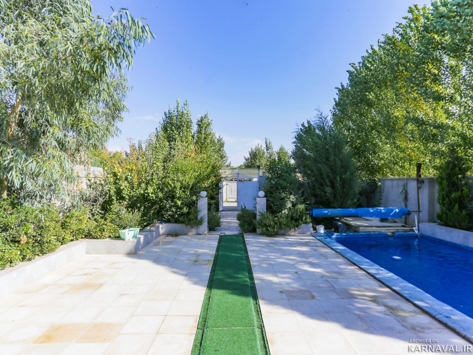 استخر روباز آبسرد، آتشگاه، فوتبال دستی، رقص نور