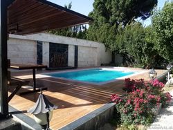 باغ ویلا با استخر، آتشکده و سنتی نشین باغ ویلا با استخر، آتشکده و سنتی نشین