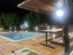 باغ ویلا با استخر، آتشکده و سنتی نشین باغ ویلا با استخر، آتشکده و سنتی نشین