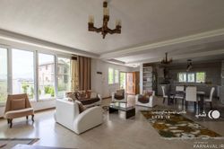 واحد لوكس و مدرن با منظره زيبا با محوطه زيبا،دربست واحد لوكس و مدرن با منظره زيبا با محوطه زيبا،دربست