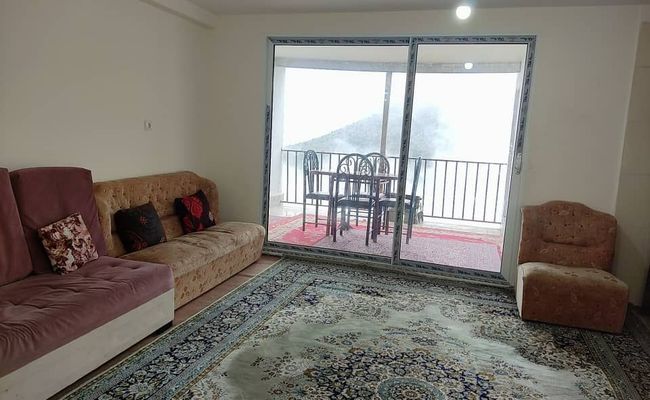 طبقه همکف با منظره کوه و جنگل و اقیانوسی از ابر طبقه همکف با منظره کوه و جنگل و اقیانوسی از ابر