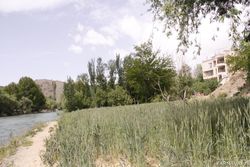 ویلای سنتی چهل ایوان زاینده رود همسطح ویلای سنتی چهل ایوان زاینده رود همسطح