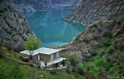 دربست، ویو عالی مشرف به دریاچه، سفارش غذا و غیره دربست، ویو عالی مشرف به دریاچه، سفارش غذا و غیره