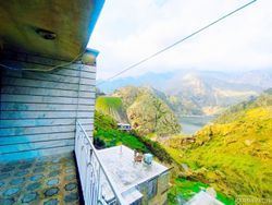 دربست، ویو عالی مشرف به دریاچه، سفارش غذا و غیره دربست، ویو عالی مشرف به دریاچه، سفارش غذا و غیره