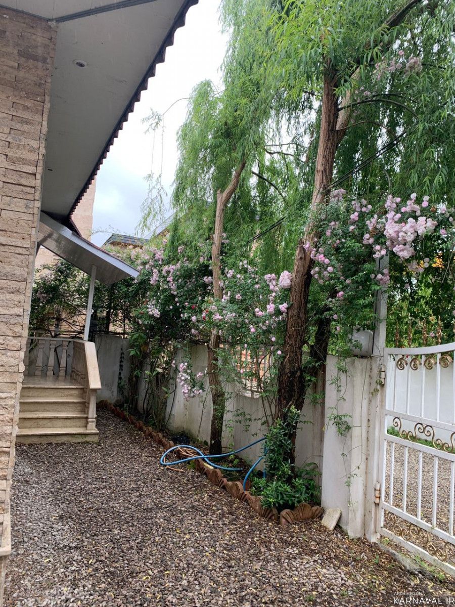 ویلا نوساز دوخوابه دربست با فوتبال دستی