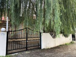 ویلا نوساز دوخوابه دربست با فوتبال دستی ویلا نوساز دوخوابه دربست با فوتبال دستی