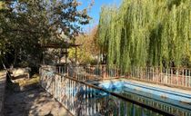 استخرآبگرم سرپوشیده وجکوزی،آلاچیق و آتشکده در حیاط استخرآبگرم سرپوشیده وجکوزی،آلاچیق و آتشکده در حیاط