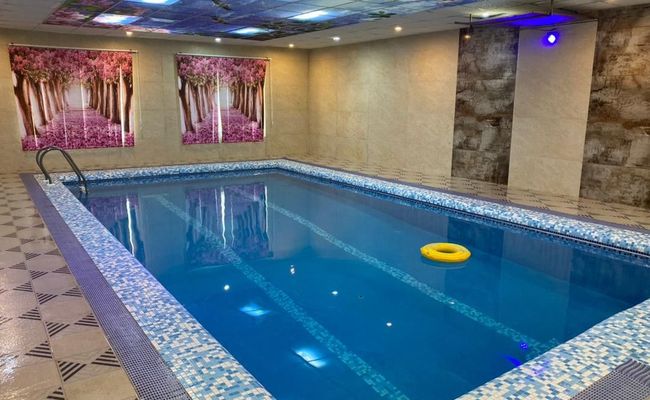 استخرآبگرم سرپوشیده وجکوزی،آلاچیق و آتشکده در حیاط استخرآبگرم سرپوشیده وجکوزی،آلاچیق و آتشکده در حیاط