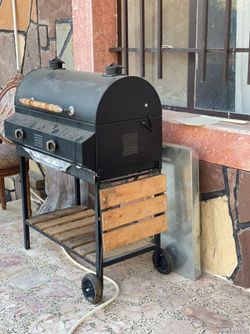 استخرآبگرم سرپوشیده وجکوزی،آلاچیق و آتشکده در حیاط استخرآبگرم سرپوشیده وجکوزی،آلاچیق و آتشکده در حیاط