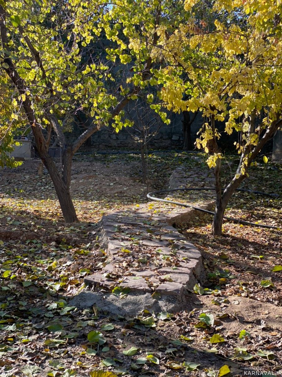 استخرآبگرم سرپوشیده وجکوزی،آلاچیق و آتشکده در حیاط