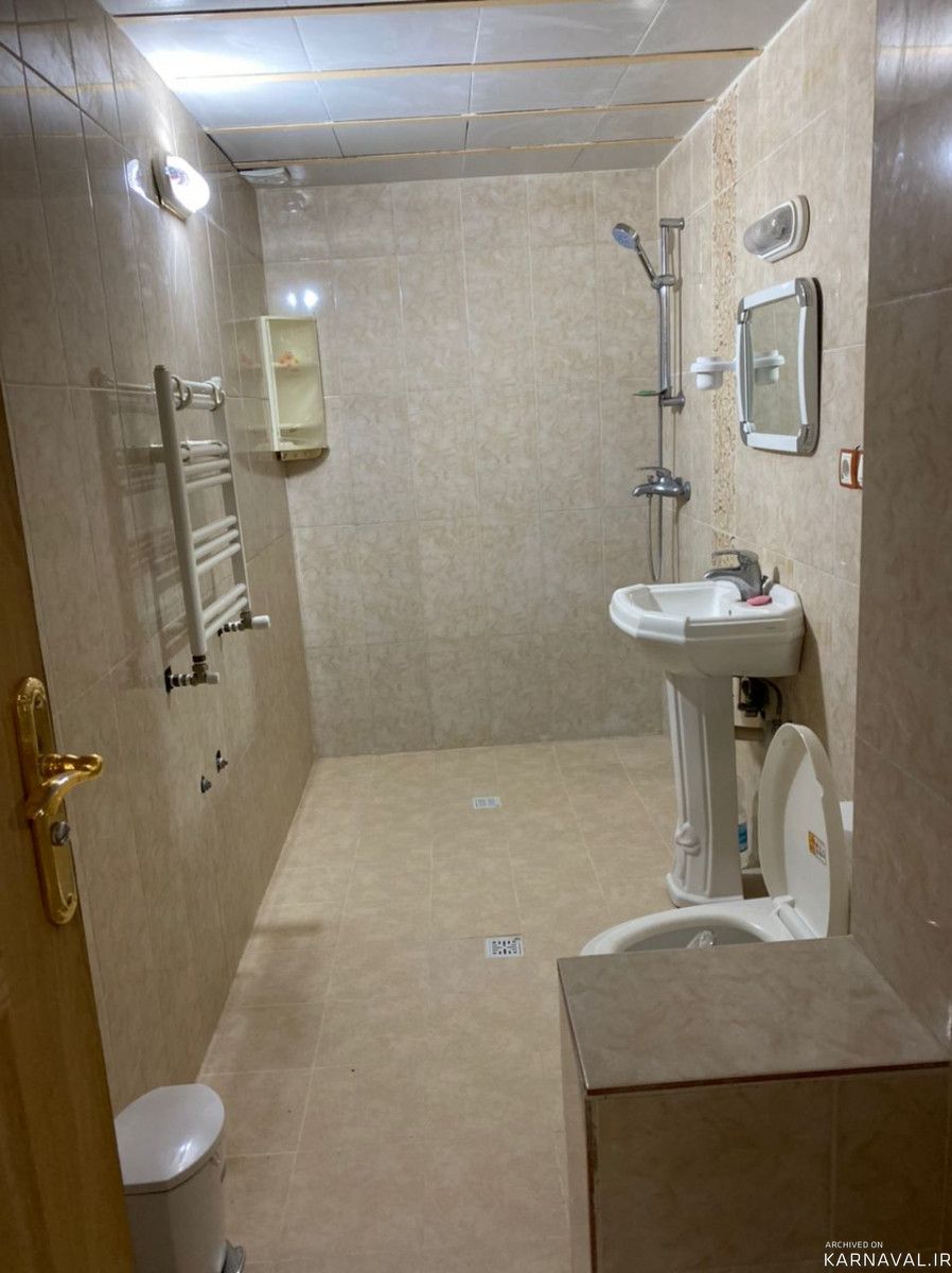 استخرآبگرم سرپوشیده وجکوزی،آلاچیق و آتشکده در حیاط