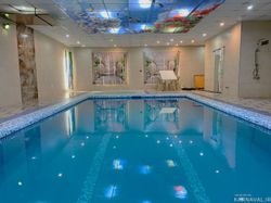 استخرآبگرم سرپوشیده وجکوزی،آلاچیق و آتشکده در حیاط استخرآبگرم سرپوشیده وجکوزی،آلاچیق و آتشکده در حیاط