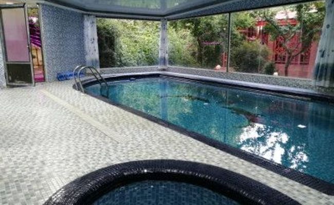 ویلا لوکس استخر ابگرم باغبهادران ویلا لوکس استخر ابگرم باغبهادران