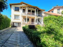 ویلای جنگلی شومینه دار با منظره زیبا ویلای جنگلی شومینه دار با منظره زیبا