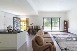 باغ ویلای مدرن آب گرم باغ ویلای مدرن آب گرم