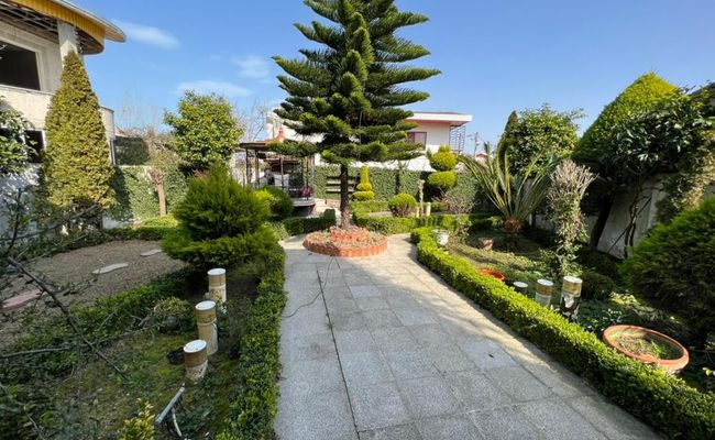 سوييت تك خواب با حياط و باغ سوييت تك خواب با حياط و باغ