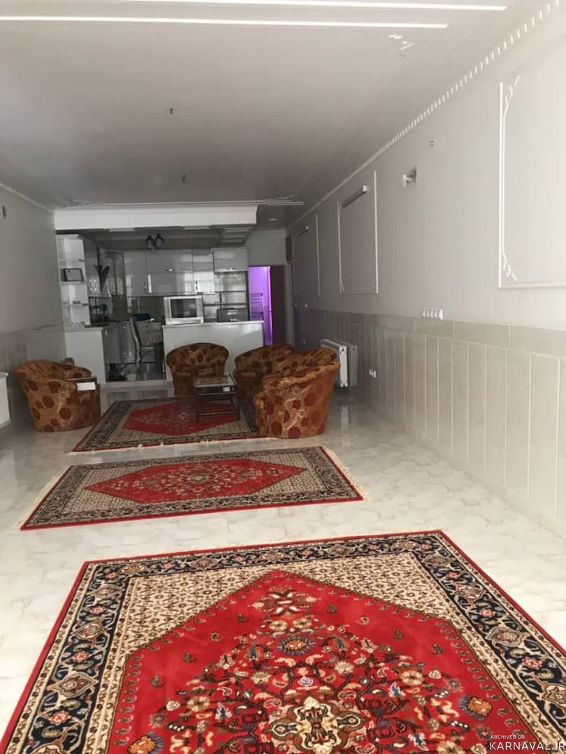 واحد مبله، مشرف به ضلع شرقی مجموعه امیر چخماق