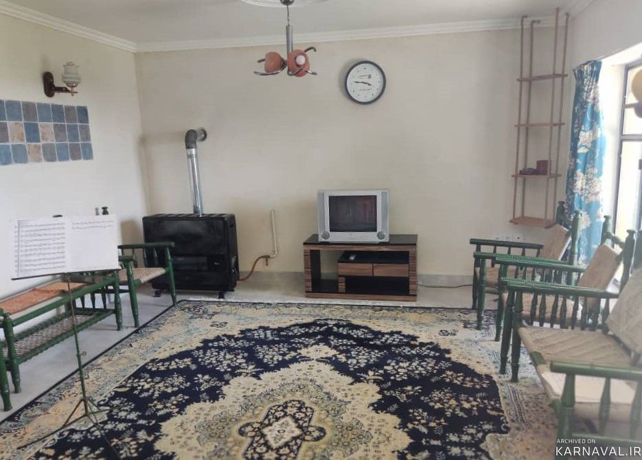 خانه ای در آفتاب و مه و آواز پرندگان