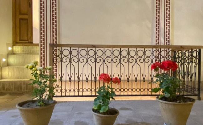 سرای سنتی نفیس "اتاق یاقوت" سرای سنتی نفیس "اتاق یاقوت"