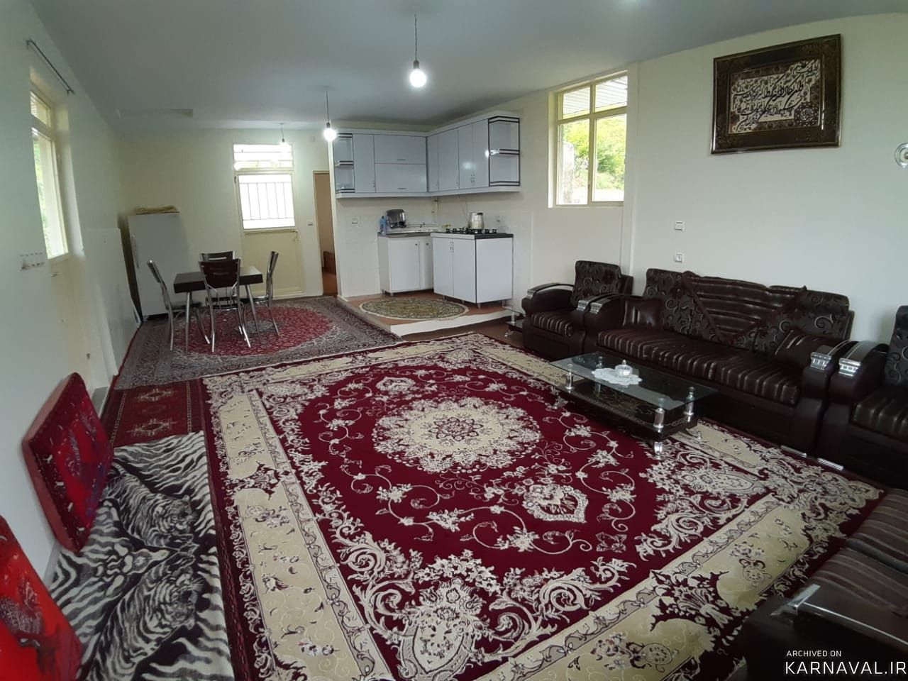 ویلای دو طبقه با چشم انداز جنگل