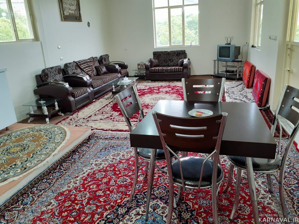 ویلای دو طبقه با چشم انداز جنگل