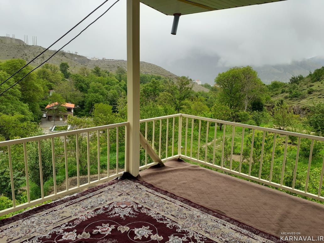 ویلای دو طبقه با چشم انداز جنگل