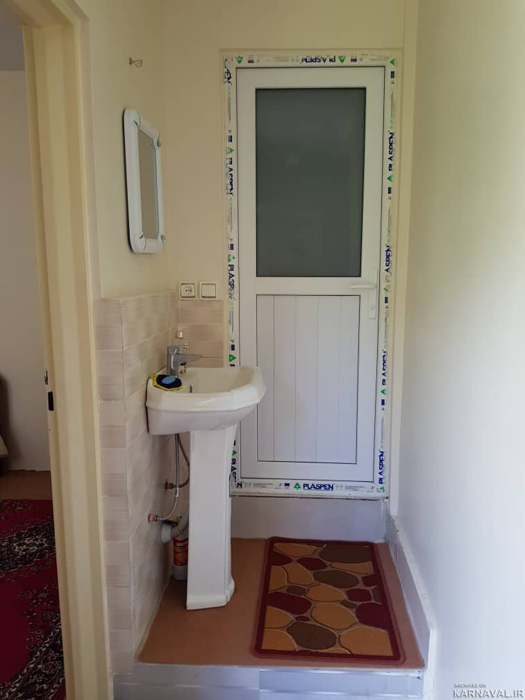 ویلای دو طبقه با چشم انداز جنگل