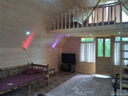 کلبه نقلی در دل باغ مرکبات و زمین چای کلبه نقلی در دل باغ مرکبات و زمین چای