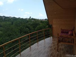 کلبه نقلی در دل باغ مرکبات و زمین چای کلبه نقلی در دل باغ مرکبات و زمین چای