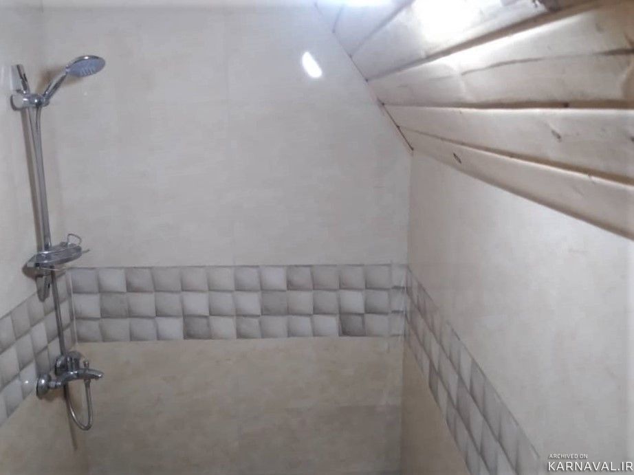 کلبه نقلی در دل باغ مرکبات و زمین چای