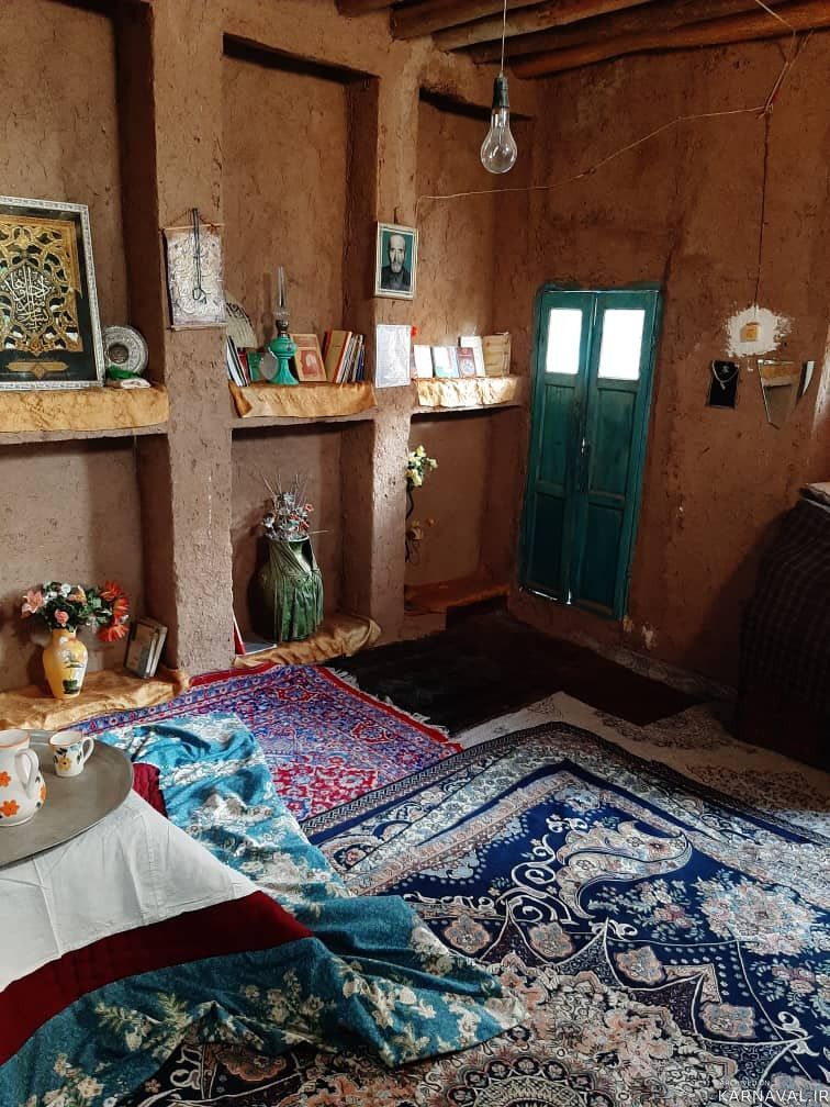 اقامتگاه بومگردی حاج عطا(اتاق گلایل)