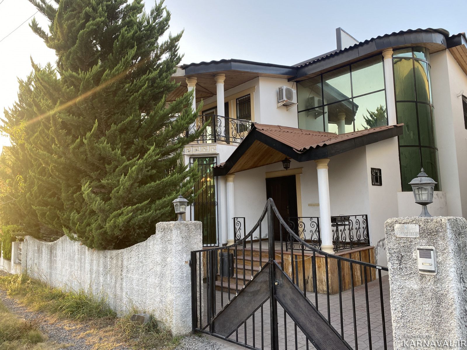 ویلای دوبلکس با امکانات سرگرمی و چشم‌انداز جنگل