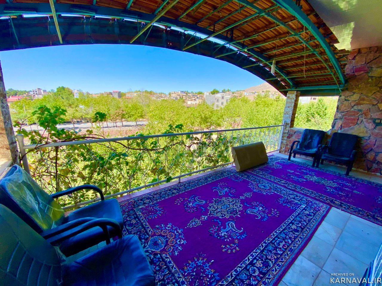 واحدی شیک، دارای تراسی با منظره شهر و کوهستان