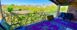 واحدی شیک، دارای تراسی با منظره شهر و کوهستان واحدی شیک، دارای تراسی با منظره شهر و کوهستان