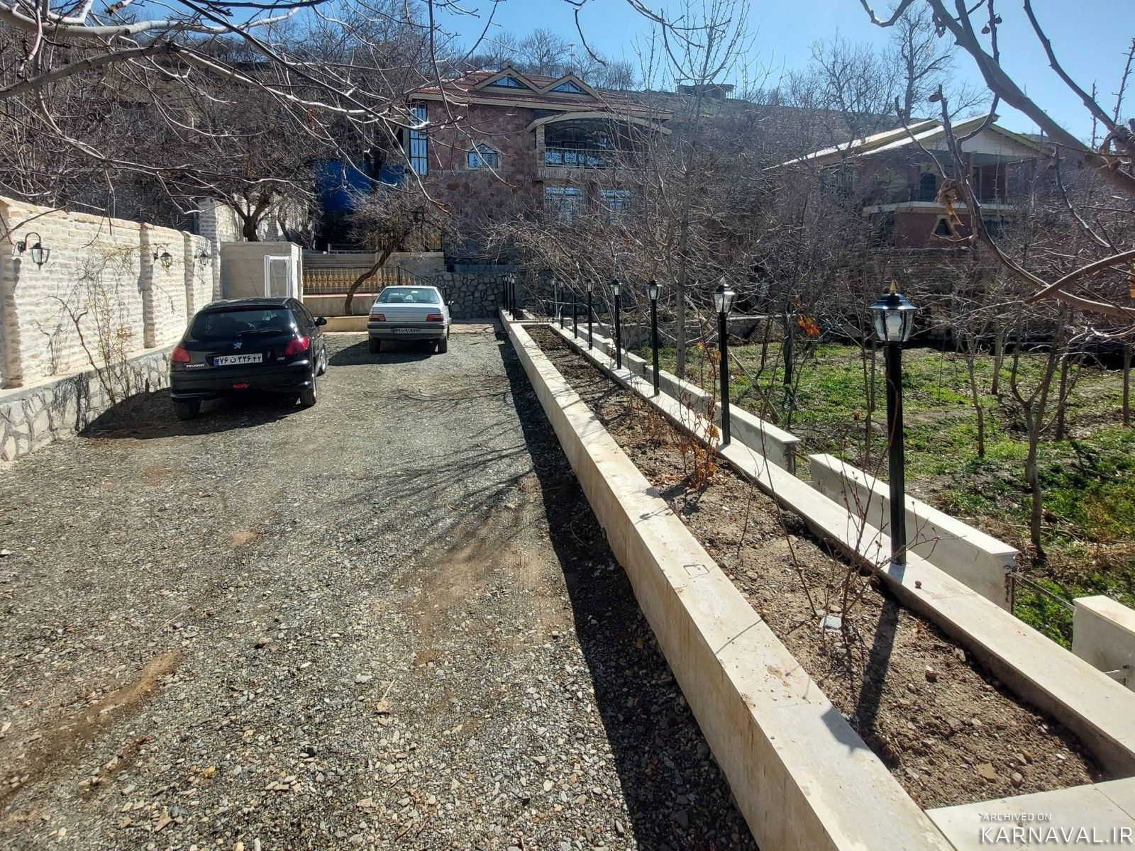 واحدی شیک، دارای تراسی با منظره شهر و کوهستان