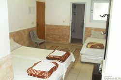 سوئیت سه تخته در مهمانپذیر فراز، کد 105 سوئیت سه تخته در مهمانپذیر فراز، کد 105