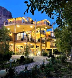 کلبه درختی دنج دو نفره گوگن کلبه درختی دنج دو نفره گوگن