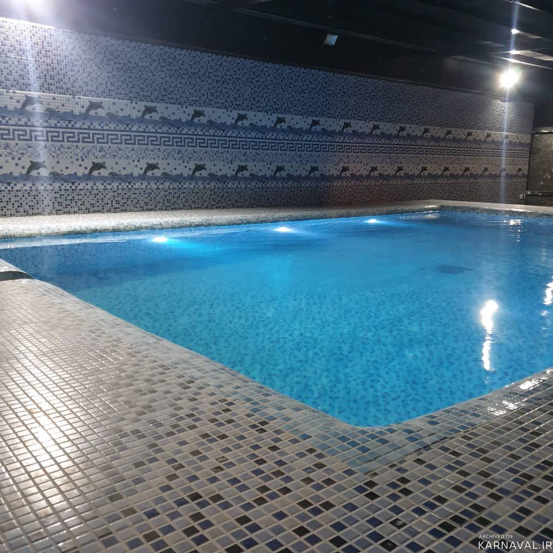 خانه ویلایی، دارای استخر آبگرم سرپوشیده