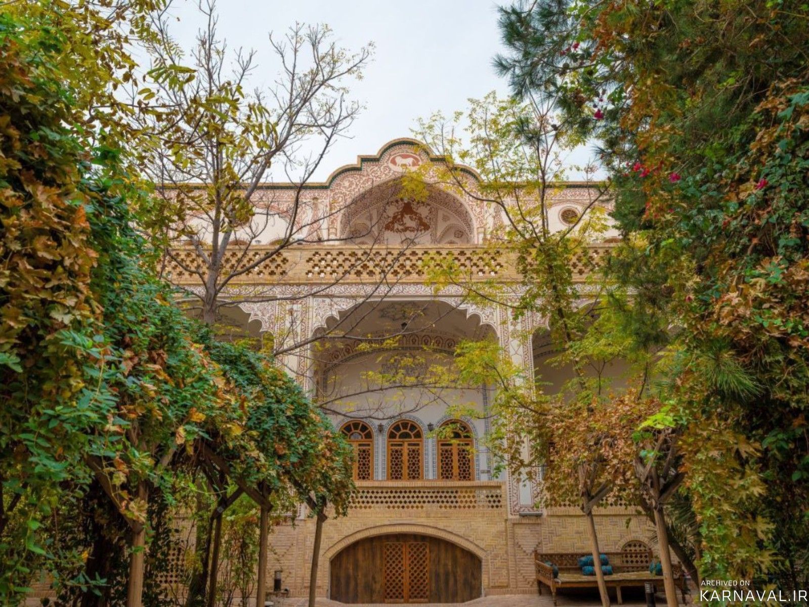 مجموعه اقامتی و سنتی خادمی، واحد 204