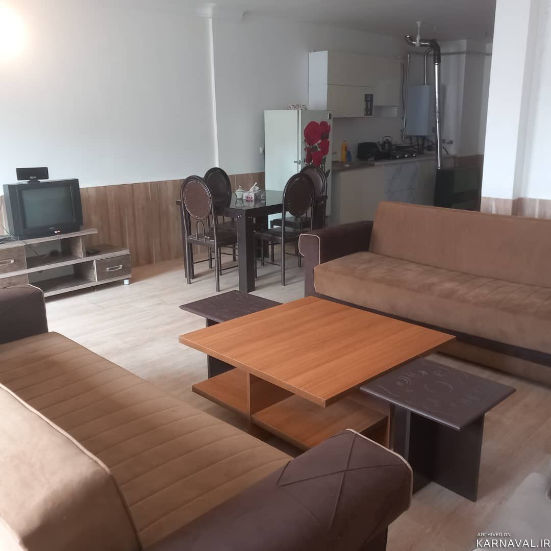 آپارتمان چهار طبقه، واحد 4، در مرکز شهر