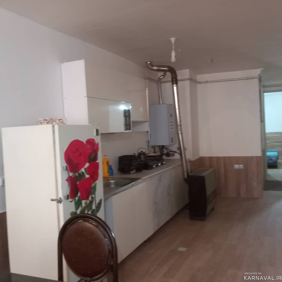 آپارتمان چهار طبقه، واحد 4، در مرکز شهر