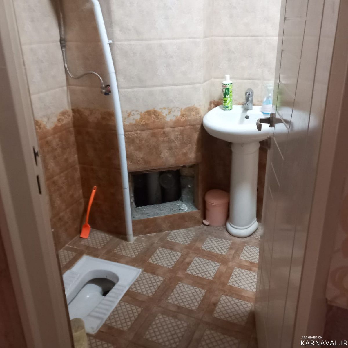 آپارتمان چهار طبقه، واحد 4، در مرکز شهر