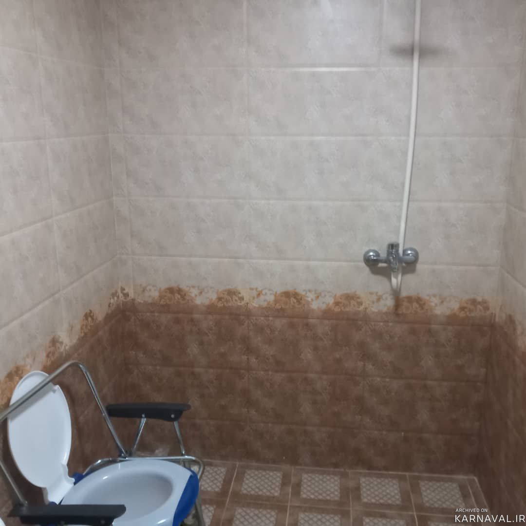 آپارتمان چهار طبقه، واحد 4، در مرکز شهر