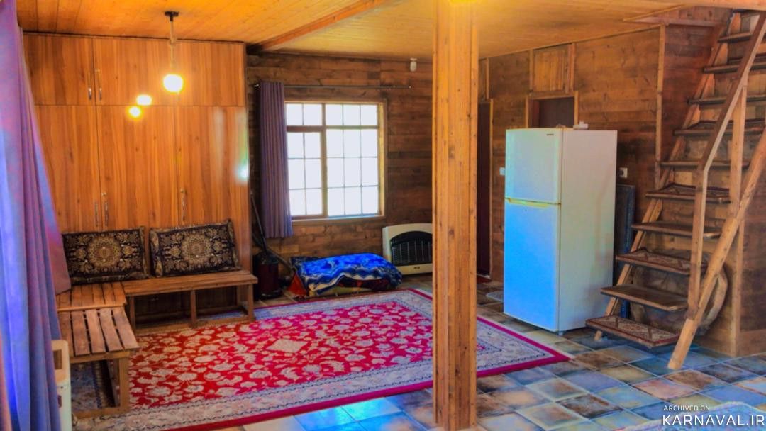 ویلا چوبی در باغی چشم نواز