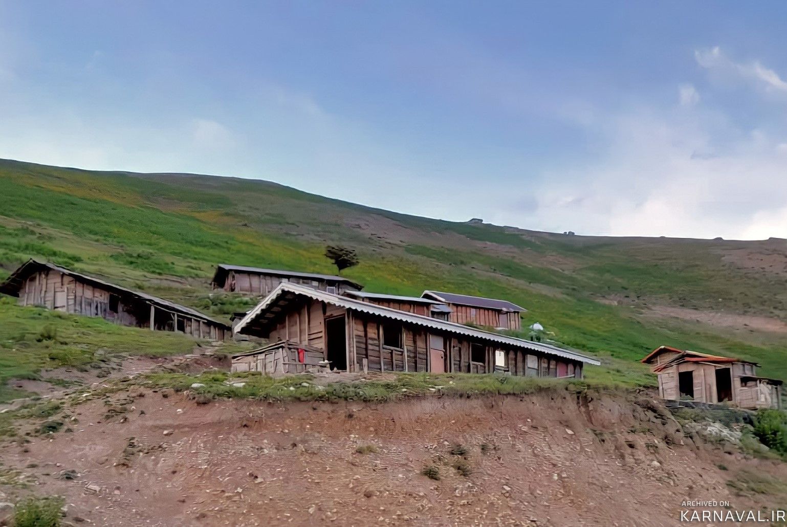 کلبه چوبی" اقیانوس ابر" در روستای خال اسپیت کلبه چوبی" اقیانوس ابر" در روستای خال اسپیت