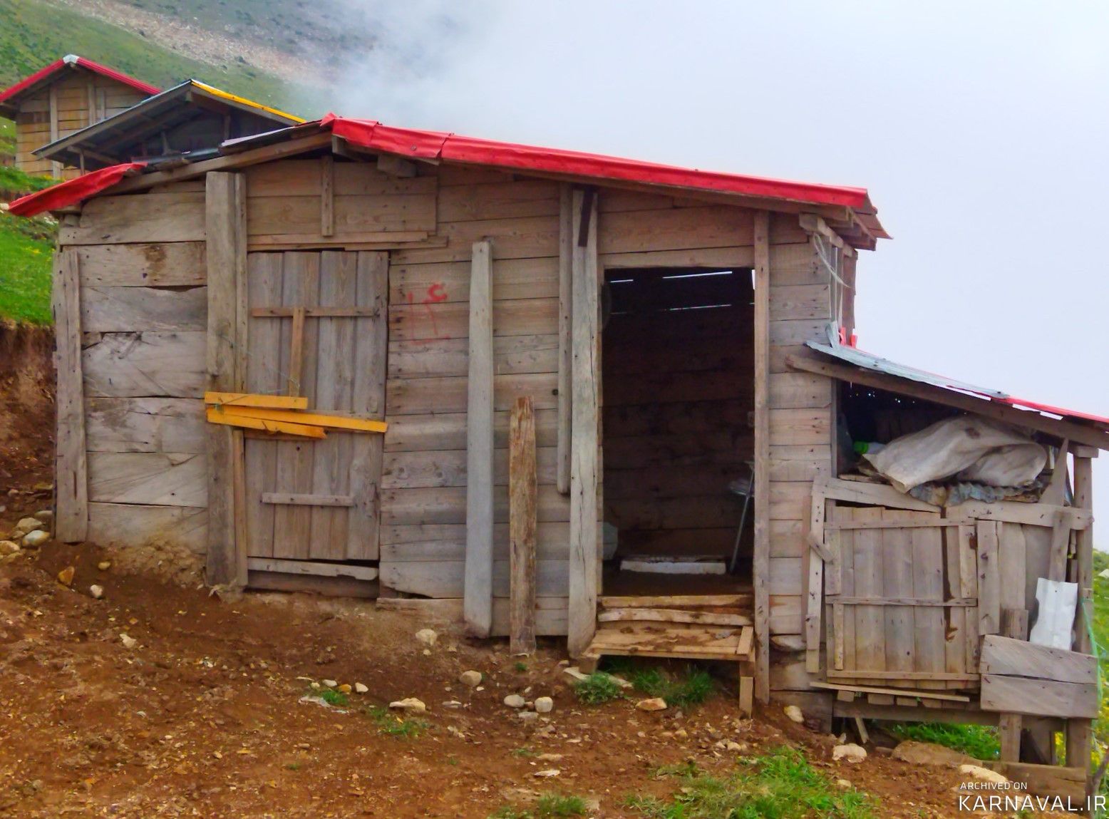 کلبه چوبی" اقیانوس ابر" در روستای خال اسپیت