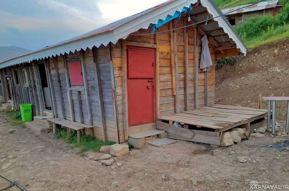 کلبه چوبی" اقیانوس ابر" در روستای خال اسپیت کلبه چوبی" اقیانوس ابر" در روستای خال اسپیت