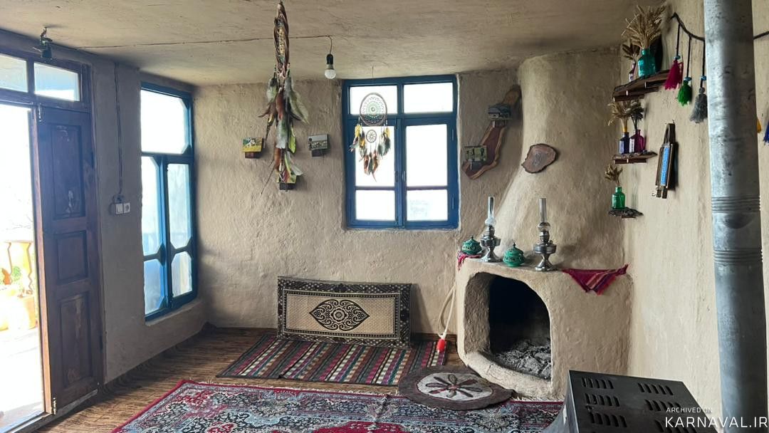 اقامتگاه "کلبه آبشار"، اتاق توسکا