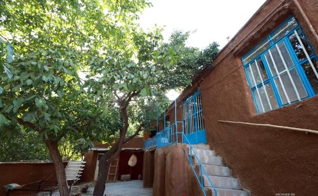 خانه ای دنج و دربست با حیاطی دلباز خانه ای دنج و دربست با حیاطی دلباز