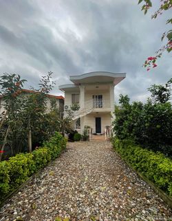 ویلای تک خواب نوساز با منظرهی کوهستان ویلای تک خواب نوساز با منظرهی کوهستان